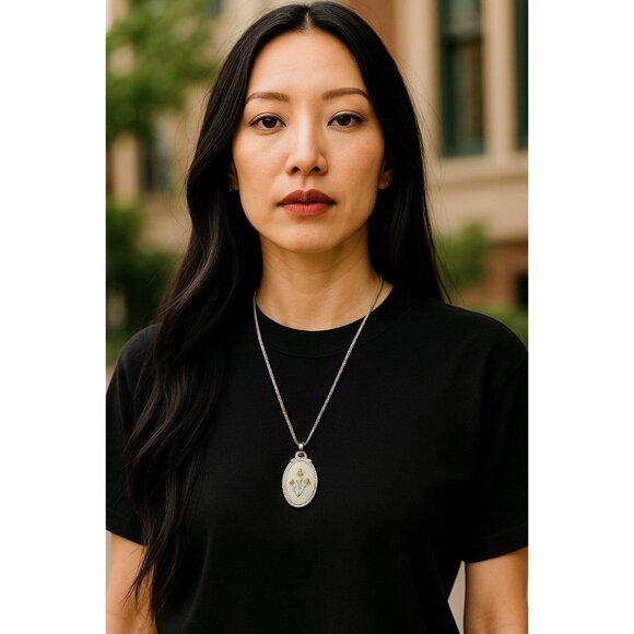 Vintage 1950s–1970s Sacred Heart Medal Necklace – 18" Gold-Tone Chain – Made in - Picture 1 of 8